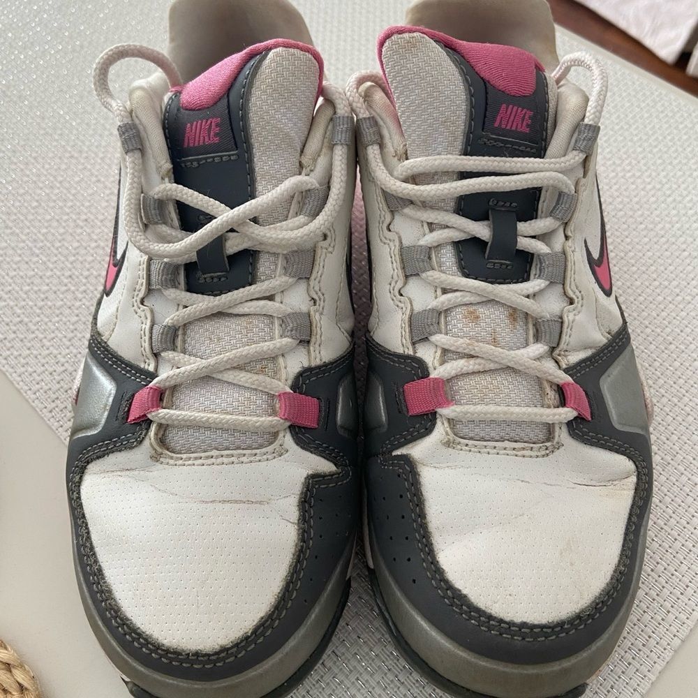 Nike Endurance Trainer Pink Grey White Sneaker Size 2.5 Y